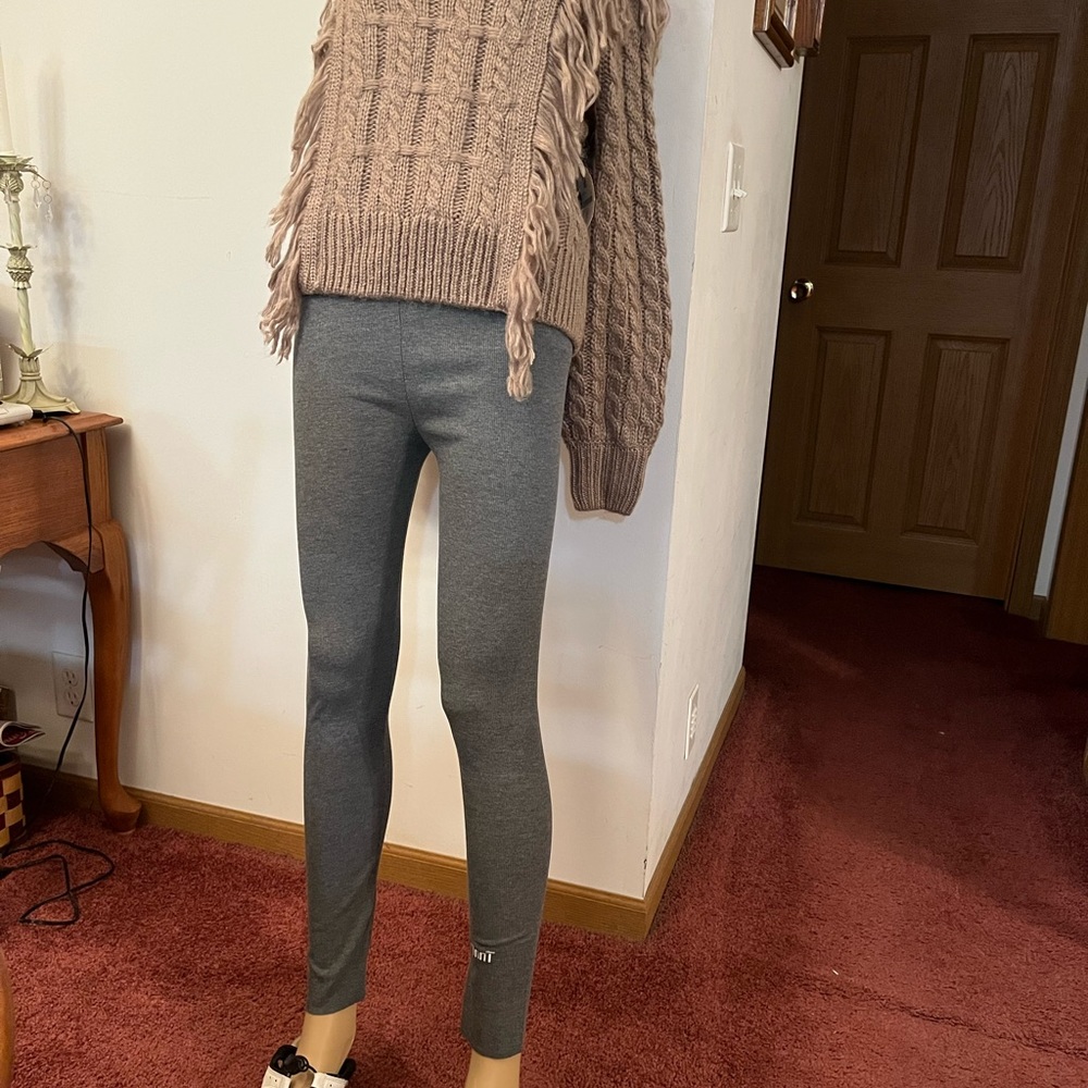 Absolutely beautiful new sweater size Medium - Picture 12 of 12